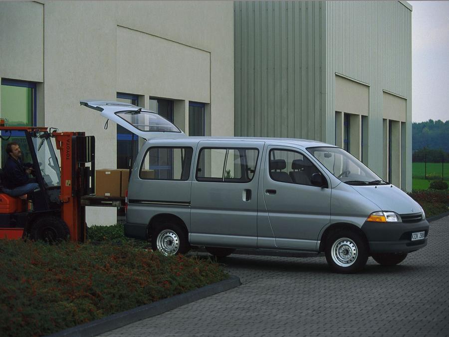  Toyota Hiace 1995 года  (фото 7 из 8)